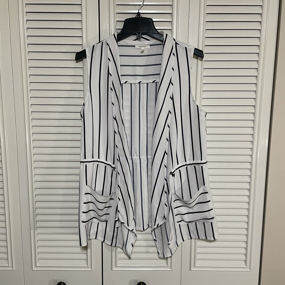 Maurices navy and white lightweight vest size medium